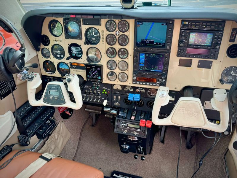 Beechcraft Baron 58 1999, photo 2