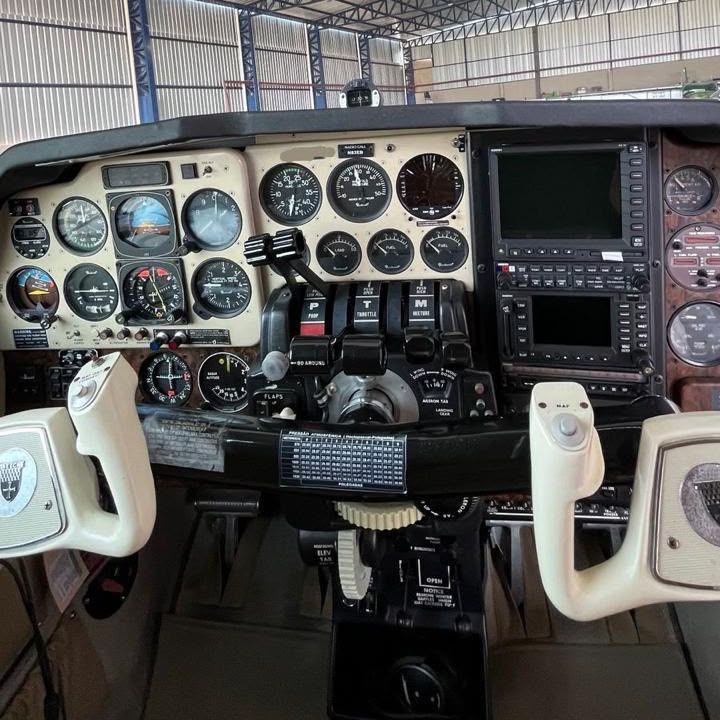 BEEChCRAFT Baron 95 B55 1981, photo 2