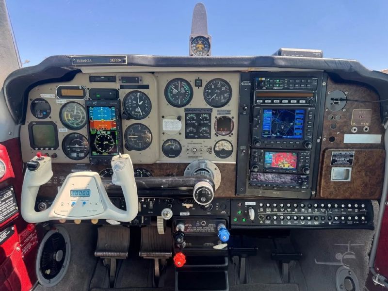 Beechcraft Bonanza F33A 1975, photo 2