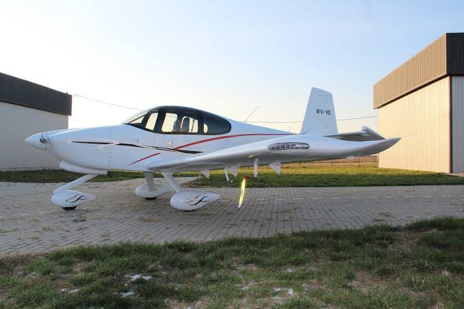 VANS AIRCRAFT - RV10 FLYER