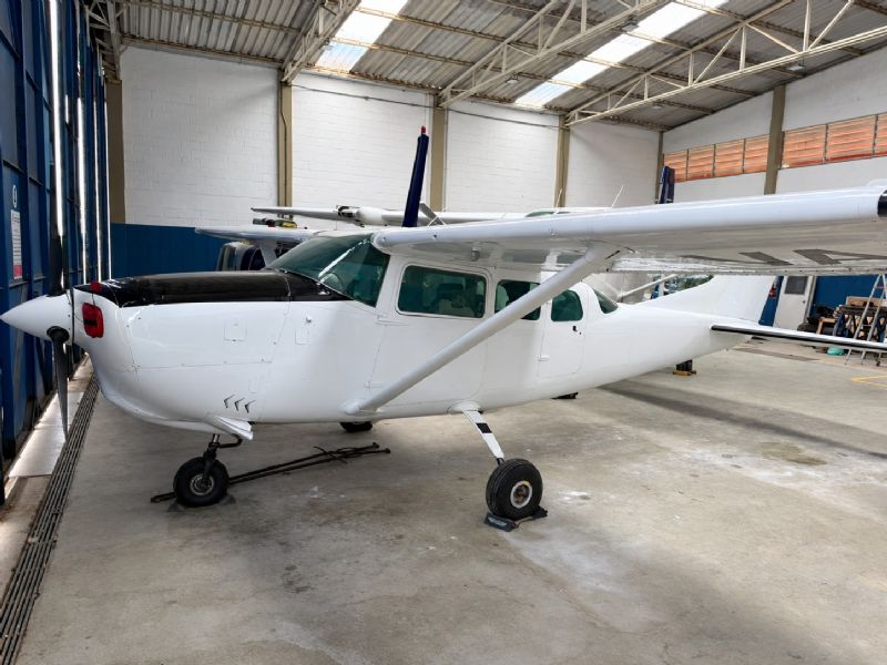 CESSNA - P206D