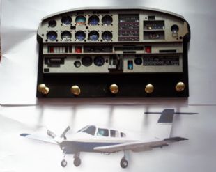 VENDO - PORTA CHAVES - PAINEL AVIAO PIPER CORISCO