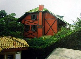 CASA COM HANGAR - VALE ELDORADO