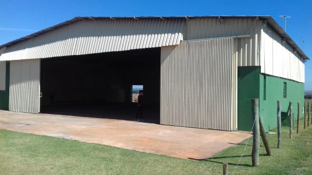 HANGAR COM RESIDÊNCIA - 1200 M2