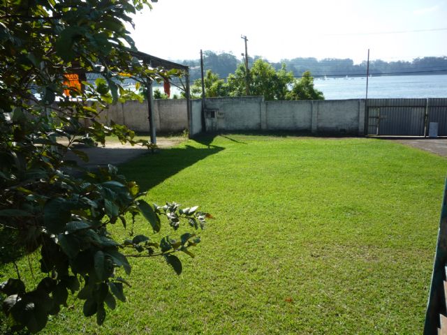 HANGAR PARA ANFÍBIOS - HANGAR PARA VÁRIOS ANFÍBIOS COM RAMPA PARA REPRESA