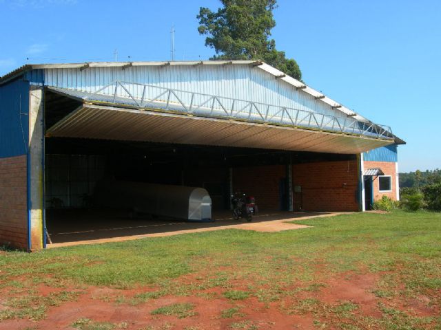 HANGARAGEM EM TATUÍ - LOCAÇÃO - VAGA EM HANGAR COM PORTÕES BI-FOLD
